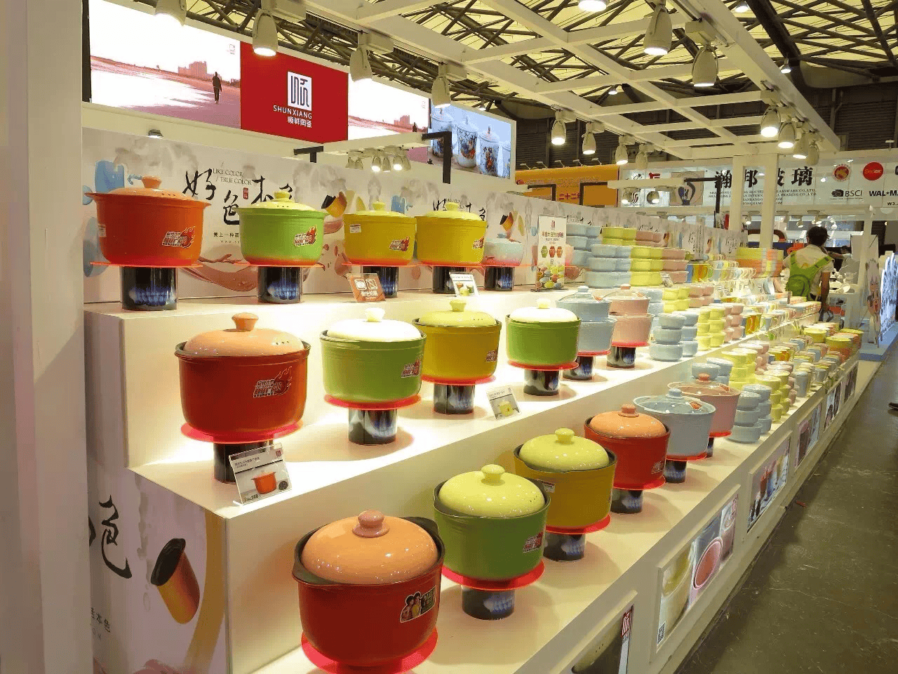 日用陶瓷猫幼咪系列展示