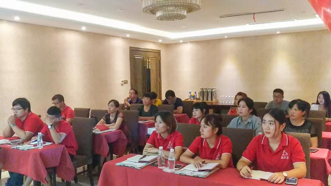 “乘风破浪 剑指终端”402永利集团2018年品牌培训会——岳阳站5
